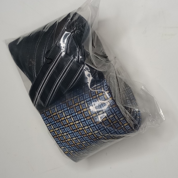 Other - 100% Silk (2 )Tie Bundle